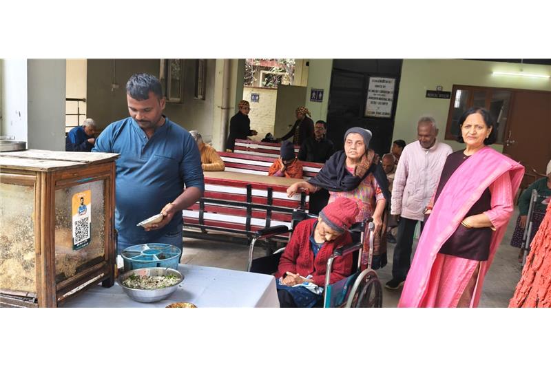 Dr Manju Kalia ma'am has sponsored Khasta and Chena Rasgulla with the residents and staff