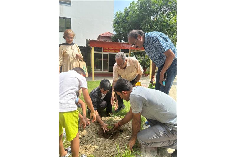 Dr Bhawna Malhotra Singh sponsored Lunch on 14 Jul 2024 to the residents