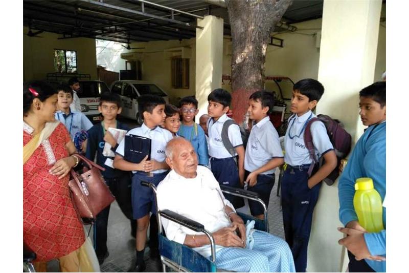 Children from Class IV ;mti Nagar visited the Cheshire Home