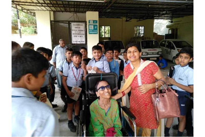 Children from Class IV ;mti Nagar visited the Cheshire Home