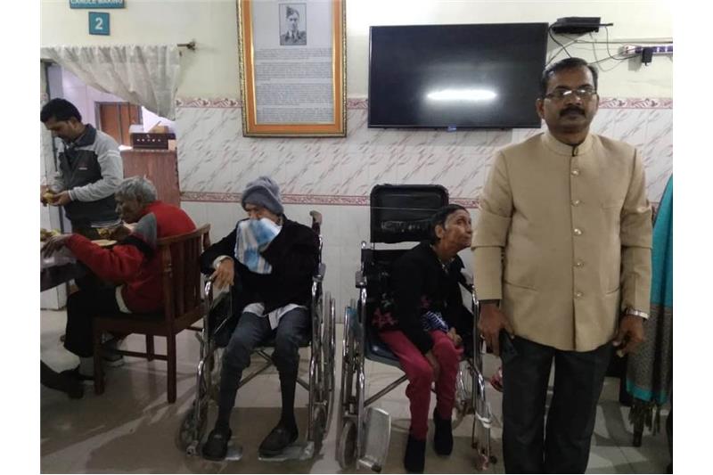 Visit by Mr Kamlesh and 11 members to the Cheshire Home 5 Jan 2020