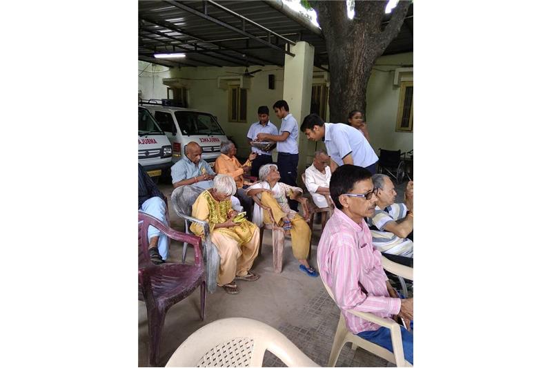 Class 10 from CMS ;mti Nagar- II, Lucknow came to home and Celebrated Raksha Bandhan with Residents.