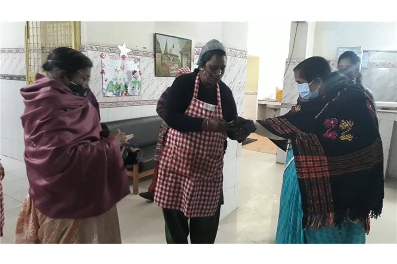 Mr Prashant Kumar Srivastava has distributed socks on 28.12.2021