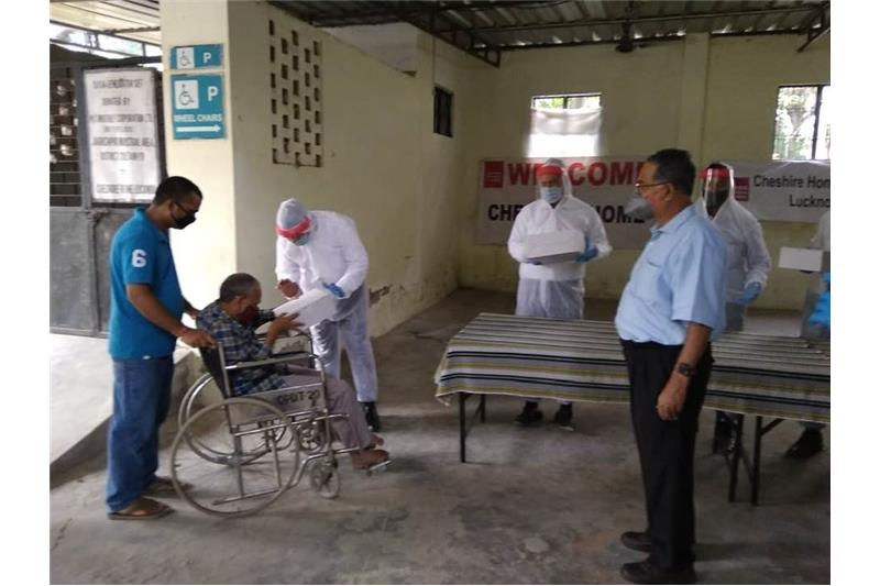 Food packets distributed by Mr Yusuf from Taj Hotel