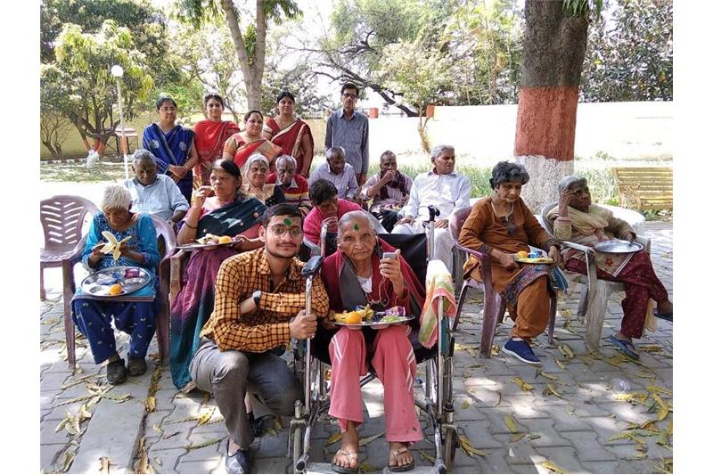 Pioneer Montessori Inter college" Geeta Palli Alambagh visited the Cheshire Home 