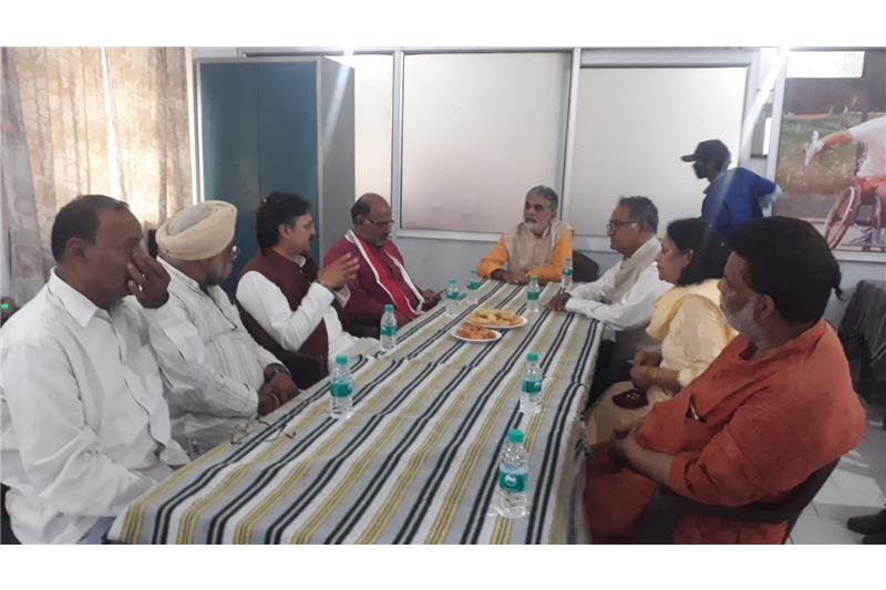 Dr Rajeshwar Singh Vidhayak Srojininagar area lucknow visited home and distributed new clothes residents & staffs