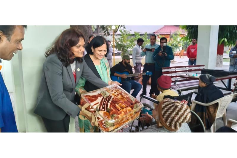 Team Green Gas Limited headed by Mr Rajnesh Singh, CVO, GGL Ltd, Mr Girija Shankar, MD GGL and Mr RK Behra, Dir Commercial have visited at Cheshire home alonwith 18 other members from GGL and audited green gas installed at Cheshire home followed by refreshments with evening team