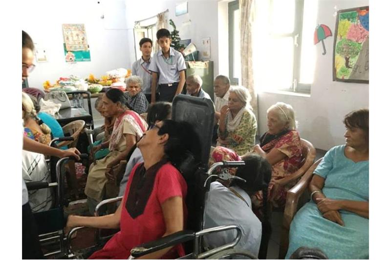 Senior children from CMS ;mti Nagar Lucknow at Cheshire Home