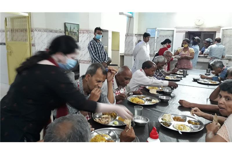 Ms Reena Srivastava has sponsored dinner today and donated Sanitizer 05 ltrs and Disposable mask 100 nos