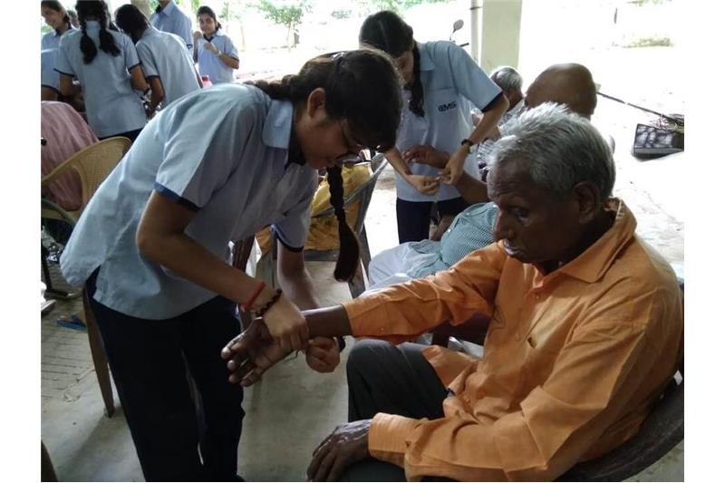 Class 10 from CMS ;mti Nagar- II, Lucknow came to home and Celebrated Raksha Bandhan with Residents.