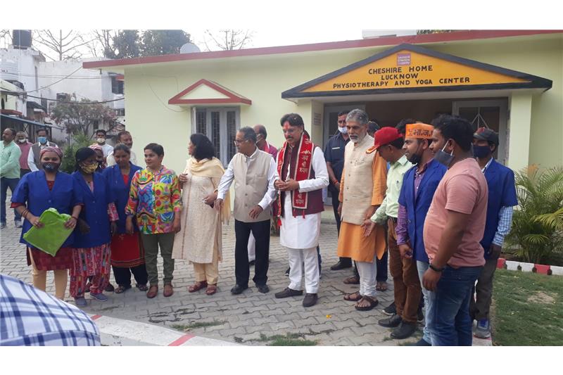 Dr Rajeshwar Singh Vidhayak Srojininagar area lucknow visited home and distributed new clothes residents & staffs