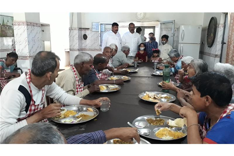 Mr Rajnish Singh Yadav has sponsored lunch today