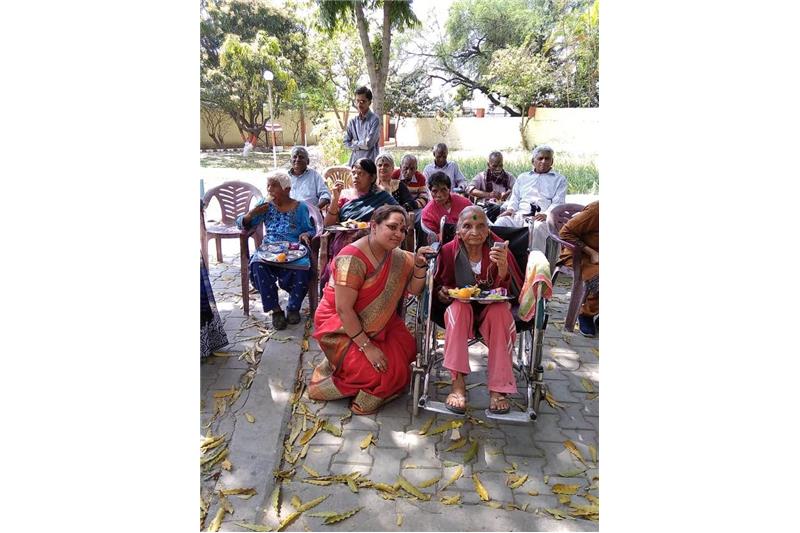 Pioneer Montessori Inter college" Geeta Palli Alambagh visited the Cheshire Home 