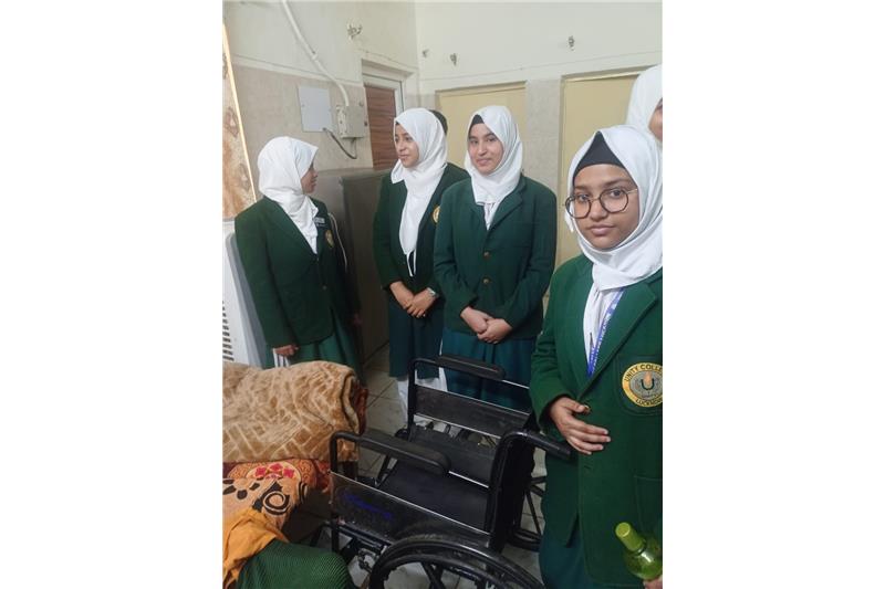 Mrs Nishar Fatima alongwith  03 Teachers  and 45 students from Unity College Lucknow visited at Cheshire home & met to the residents and donated daily use & misc items