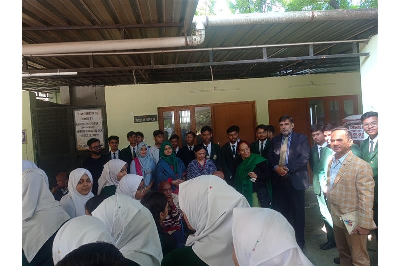 Mrs Nishar Fatima alongwith  03 Teachers  and 45 students from Unity College Lucknow visited at Cheshire home & met to the residents and donated daily use & misc items