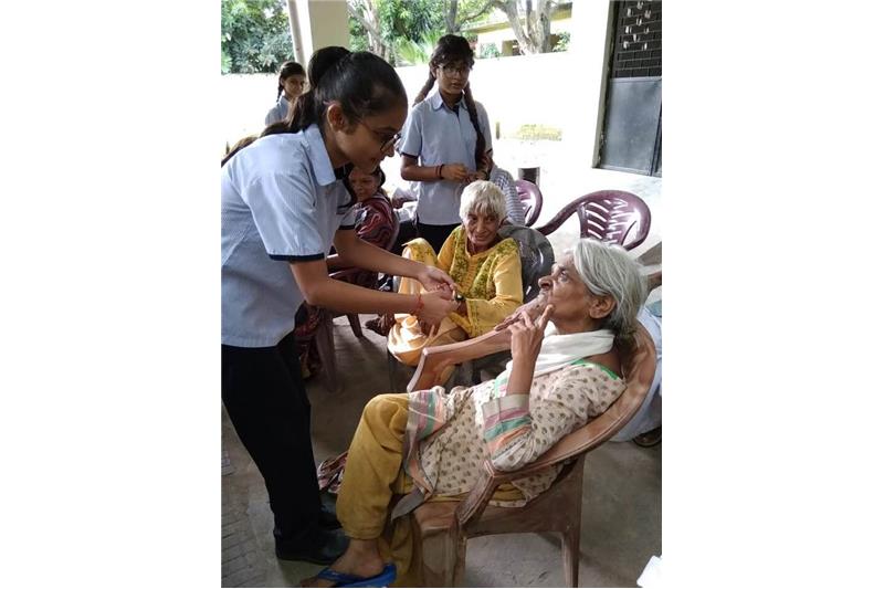 Class 10 from CMS ;mti Nagar- II, Lucknow came to home and Celebrated Raksha Bandhan with Residents.