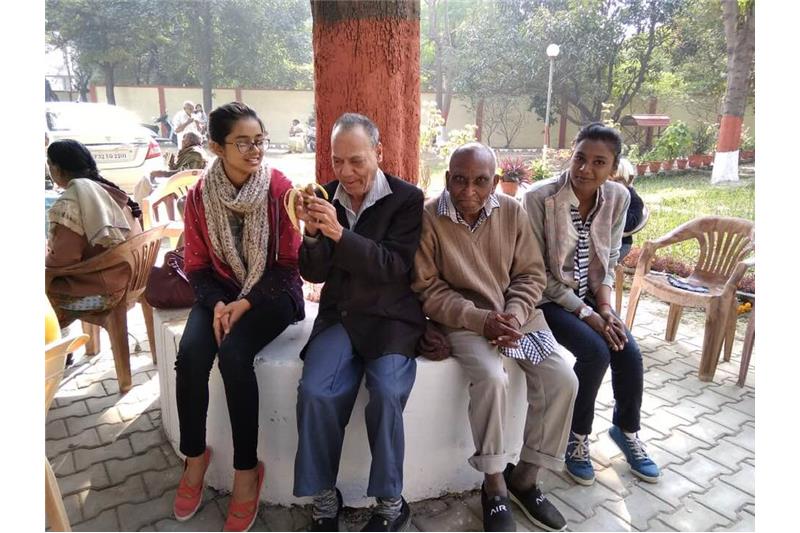 Today Ms Poonam Singh, Ms Mamta Singh Mob and 11 Students from LPS school Vrindavan yojna Lucknow came the Cheshire Home .