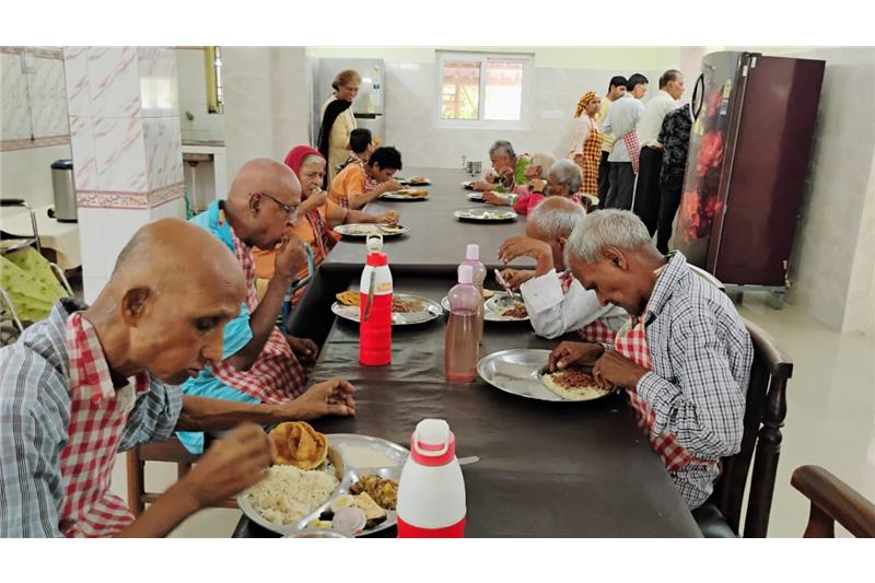 Dr Bhawna Malhotra Singh sponsored Lunch on 14 Jul 2024 to the residents
