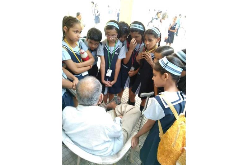 Children from Class IV ;mti Nagar visited the Cheshire Home